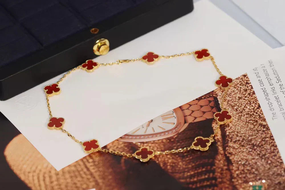 CLOVER | Collier 10 motifs Rouge